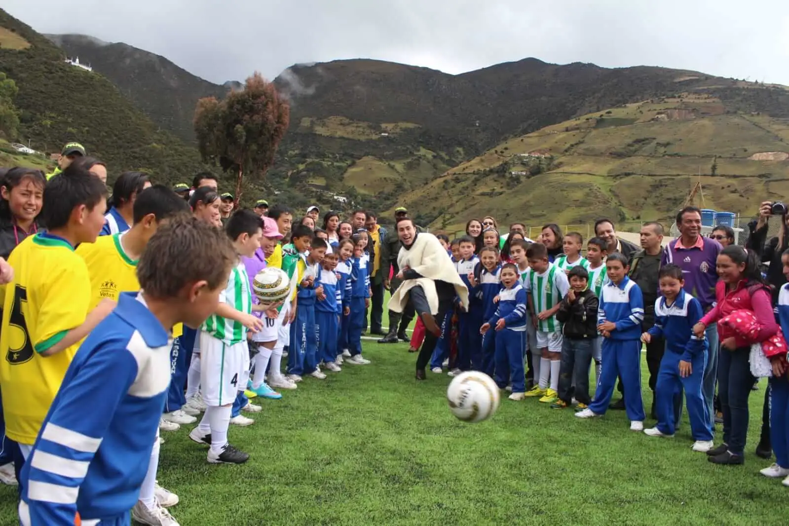 Gobernador Richard Aguilar, reconocido como el más ‘pilo’ del país por su compromiso con la niñez